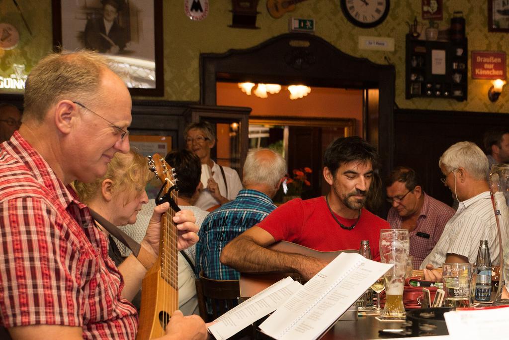 Hajo'S Germania Lodge & Irish Pub Rüdesheim am Rhein Exteriér fotografie