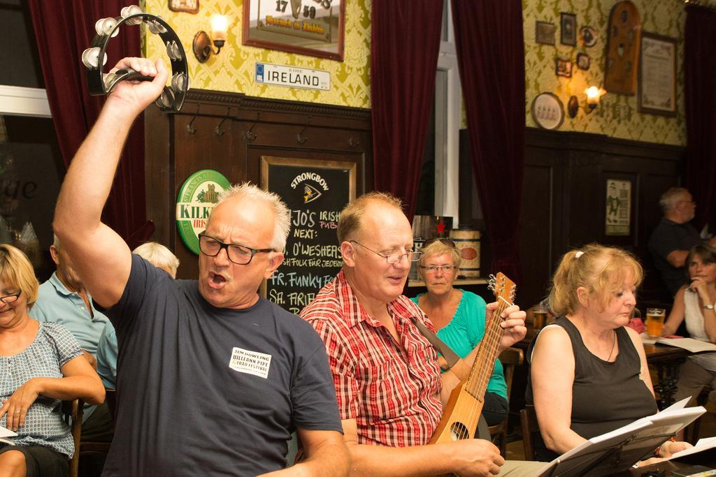 Hajo'S Germania Lodge & Irish Pub Rüdesheim am Rhein Exteriér fotografie