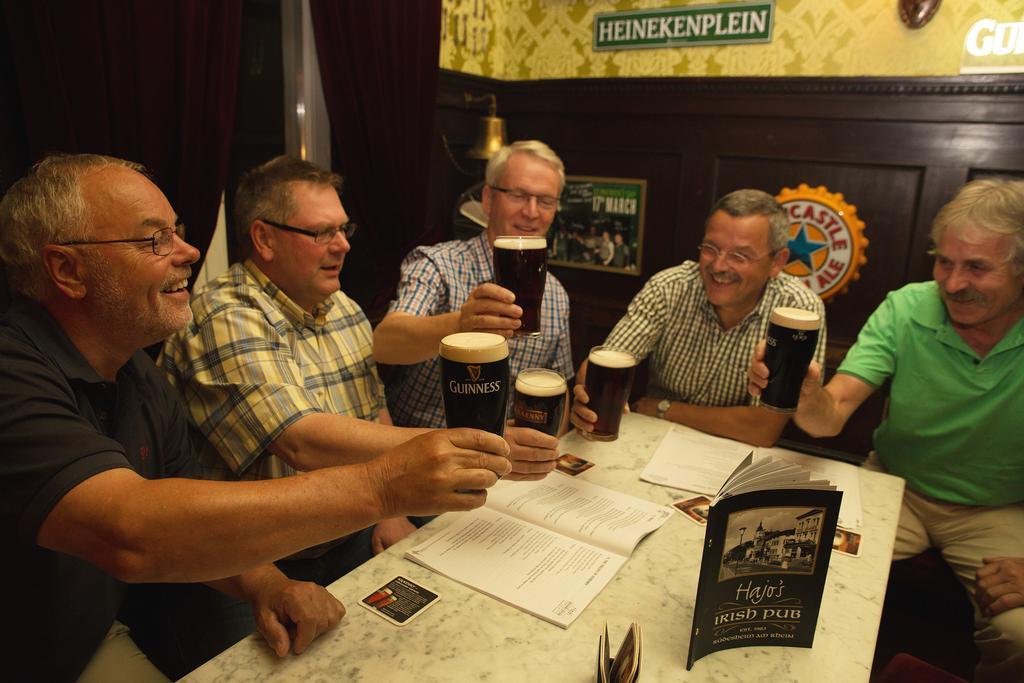 Hajo'S Germania Lodge & Irish Pub Rüdesheim am Rhein Exteriér fotografie